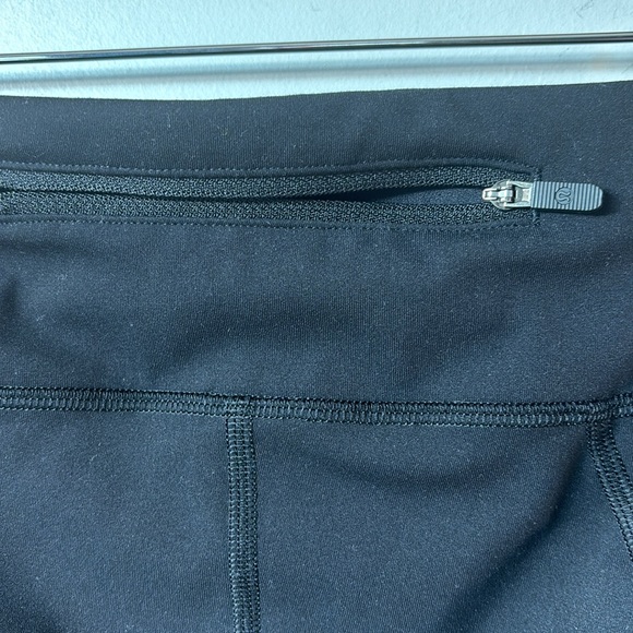 Lululemon Athletica Black crop leggings size 8. pkts. Paint spots as shown. - Picture 5 of 11